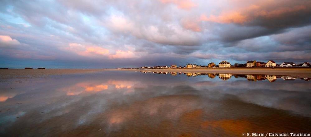 Maison Vue Mer: Seaside Comfort with Garden Terrace Villa Vierville-sur-Mer Exterior photo